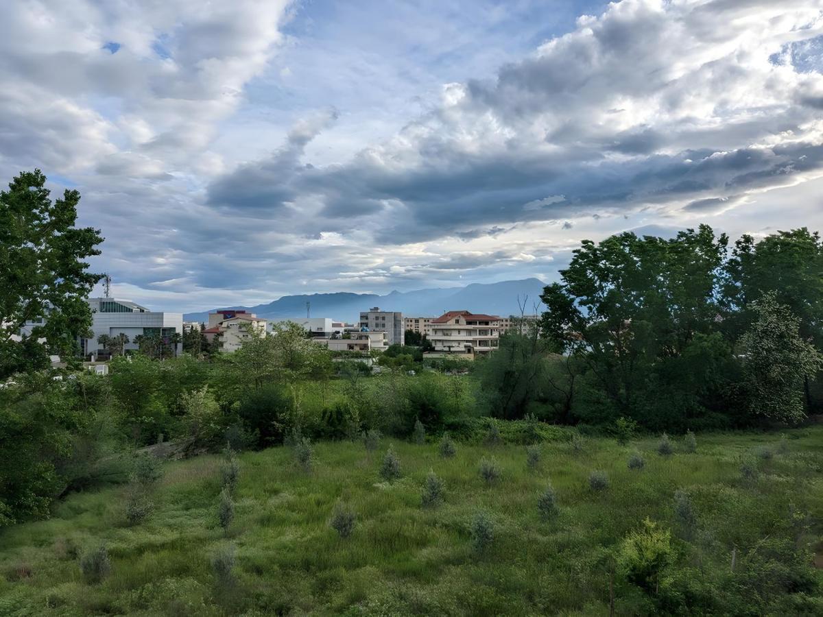 Sunny Riverside Tirana'S Oasis - Breakfast & Dinner ภายนอก รูปภาพ